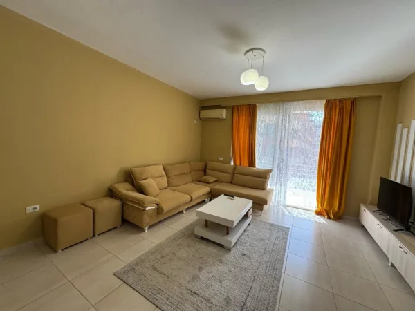 Tirane, jepet me qera apartament 2+1 Kati 3, 110 m² 550 € (Teodor keko)