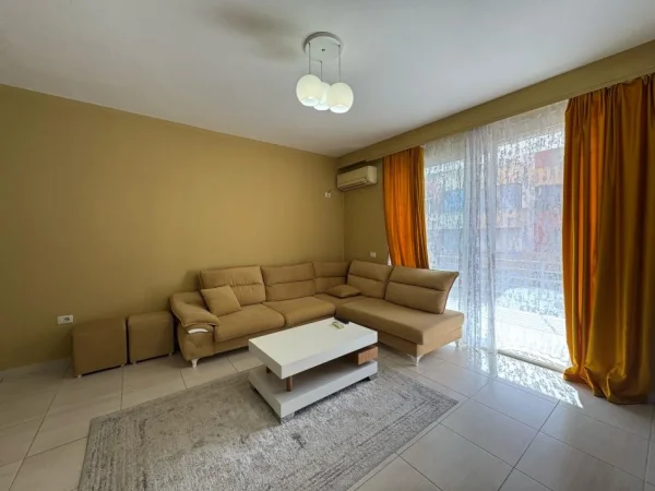 Tirane, jepet me qera apartament 2+1 Kati 3, 110 m² 550 € (Teodor keko)