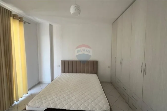 Tirane, jepet me qera apartament 1+1 Kati 8, 65 m² 450 € (, Yzberisht)