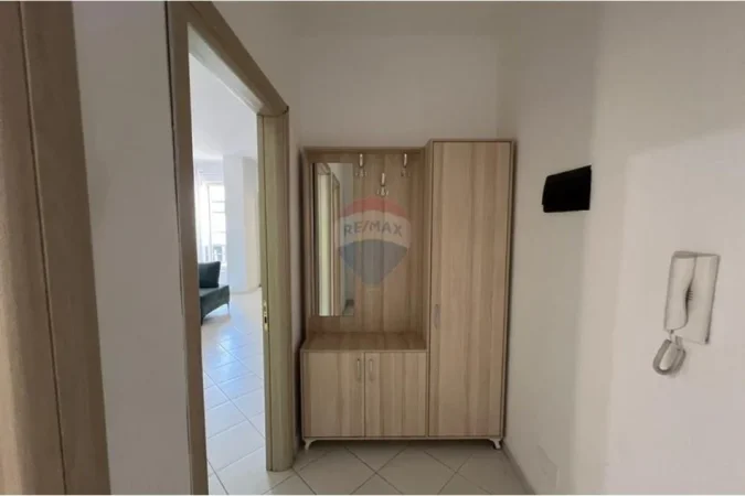 Tirane, jepet me qera apartament 1+1 Kati 8, 65 m² 450 € (, Yzberisht)