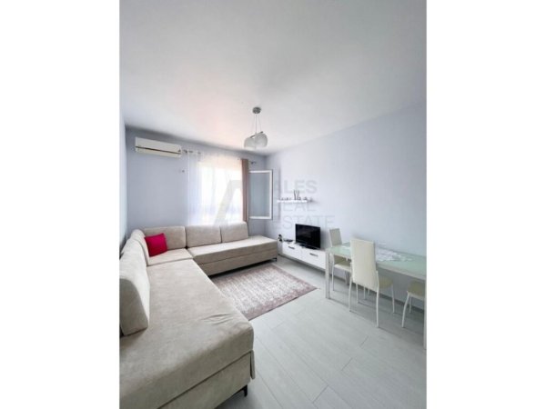 Tirane, jepet me qera apartament 1+1 Kati 6, 65 m² 650 € 