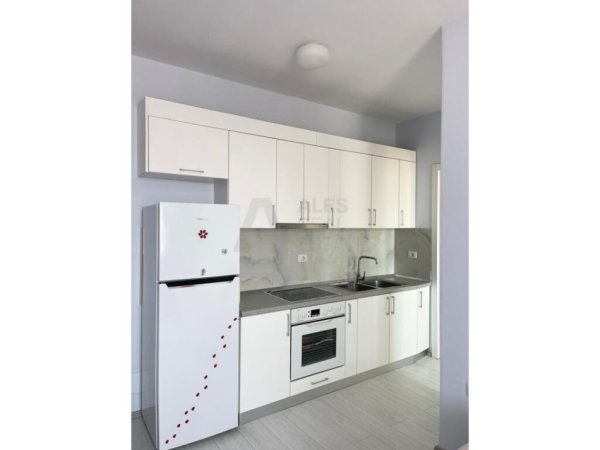Tirane, jepet me qera apartament 1+1 Kati 6, 65 m² 650 € 