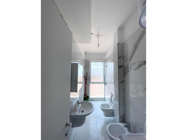 Tirane, jepet me qera apartament 1+1 Kati 6, 65 m² 650 € 