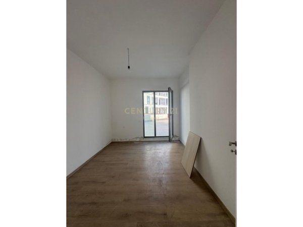 Tirane, shes apartament 2+1 Kati 8, 93 m² 271.000 € (Faermacia 10,kompleksi Arlis)