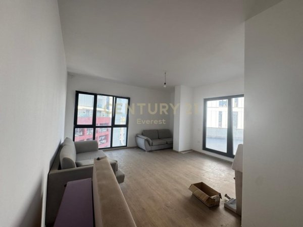 Tirane, shes apartament 2+1 Kati 8, 93 m² 271.000 € (Faermacia 10,kompleksi Arlis)