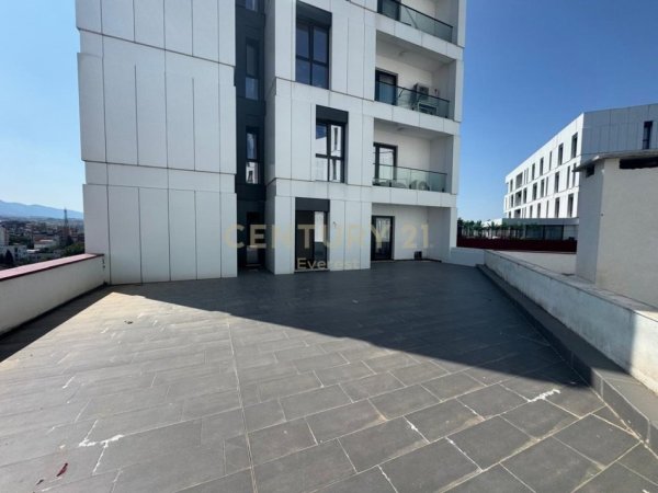 Tirane, shes apartament 2+1 Kati 8, 93 m² 271.000 € (Faermacia 10,kompleksi Arlis)