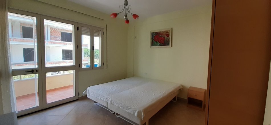 Qerret, jepet me qera apartament 2+1+Ballkon Kati 2, 85 m² 60 € (Rruga e Fshatrave Turistike)