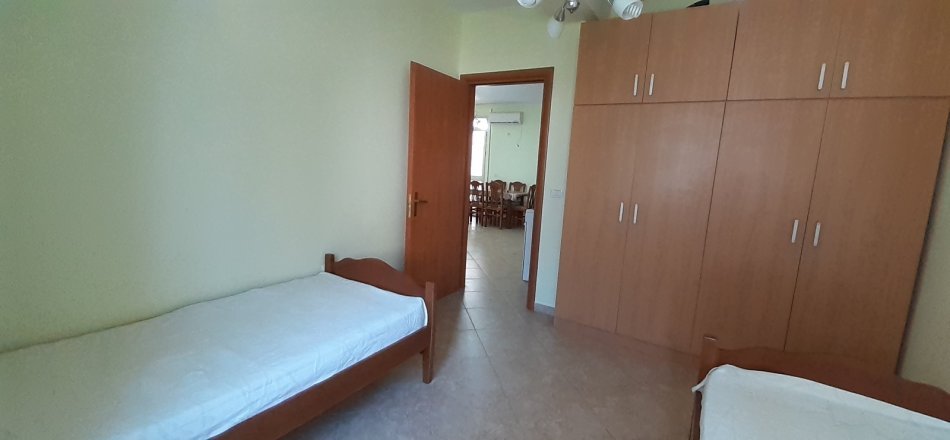 Qerret, jepet me qera apartament 2+1+Ballkon Kati 2, 85 m² 60 € (Rruga e Fshatrave Turistike)