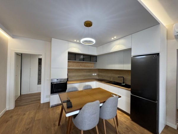 Tirane, jepet me qera apartament 2+1 Kati 4, 100 m² 900 € 