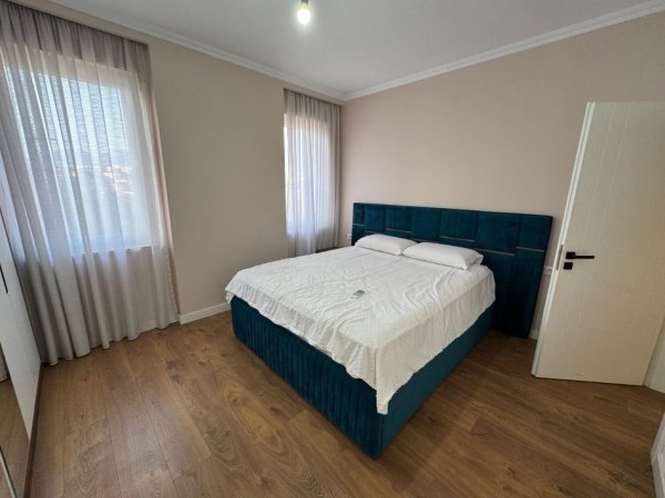 Tirane, jepet me qera apartament 2+1 Kati 4, 100 m² 900 € 