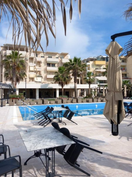 Qerret, jepet me qera apartament 2+1+Ballkon Kati 2, 85 m² 60 € (Rruga e Fshatrave Turistike)