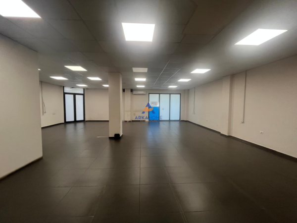 Tirane, jepet me qera ambjent biznesi Kati 0, 200 m² 2.000 € (KOPSHTI ZOLOGJIK)