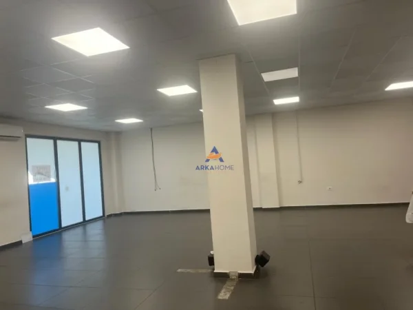 Tirane, jepet me qera ambjent biznesi Kati 0, 200 m² 2.000 € (KOPSHTI ZOLOGJIK)
