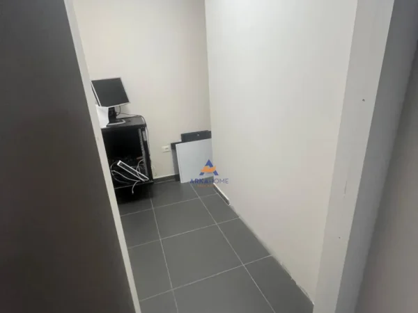 Tirane, jepet me qera ambjent biznesi Kati 0, 200 m² 2.000 € (KOPSHTI ZOLOGJIK)