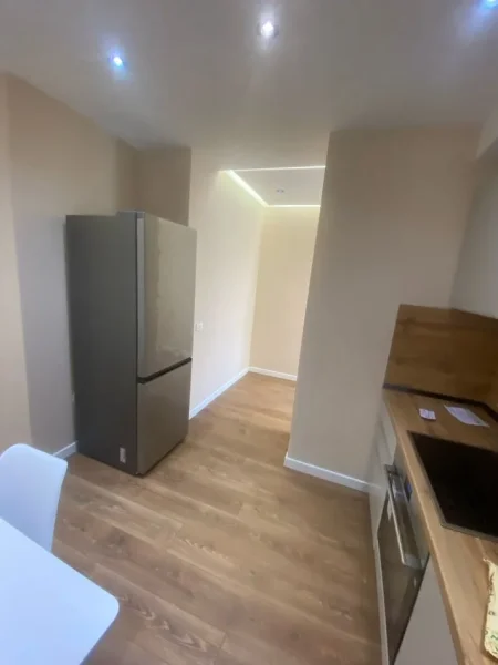 Tirane, jepet me qera apartament 1+1 Kati 5, 65 m² 700 € 