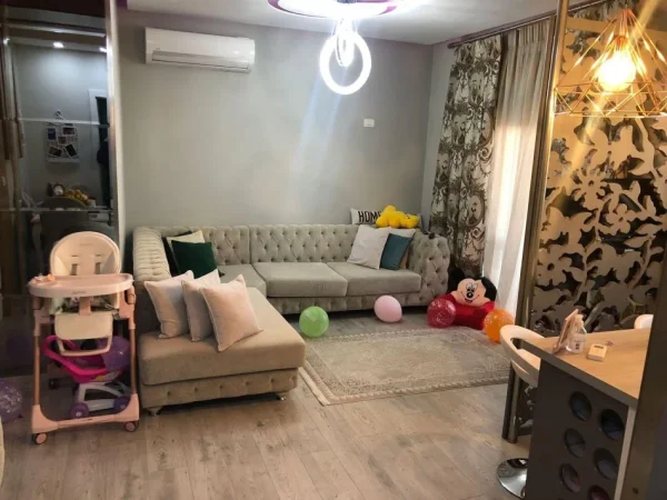 Tirane, jepet me qera apartament 1+1 Kati 7, 500 € 