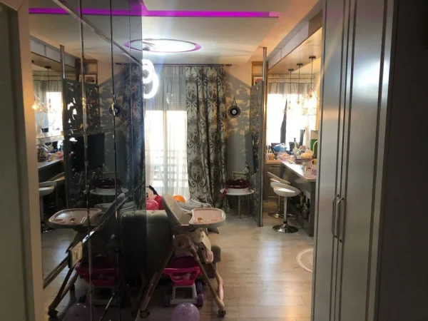 Tirane, jepet me qera apartament 1+1 Kati 7, 500 € 