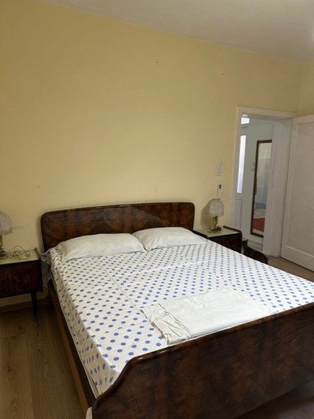 Tirane, jepet me qera apartament 2+1 Kati 1, 105 m² 500 € (rruga fortuzi)