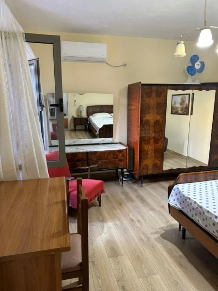 Tirane, jepet me qera apartament 2+1 Kati 1, 105 m² 500 € (rruga fortuzi)