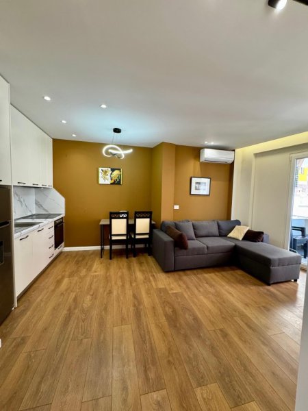 Tirane, jepet me qera apartament 1+1+Ballkon Kati 3, 60 m² 550 € (Kopshti Zoologjik)