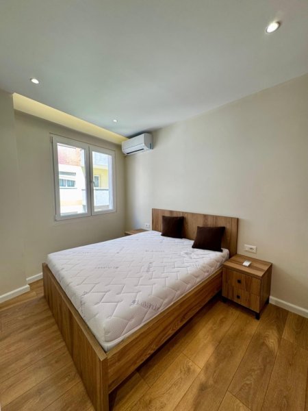 Tirane, jepet me qera apartament 1+1+Ballkon Kati 3, 60 m² 550 € (Kopshti Zoologjik)