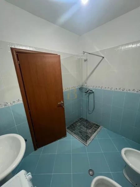Tirane, jepet me qera apartament 1+1 Kati 3, 78 m² 60.000 € 