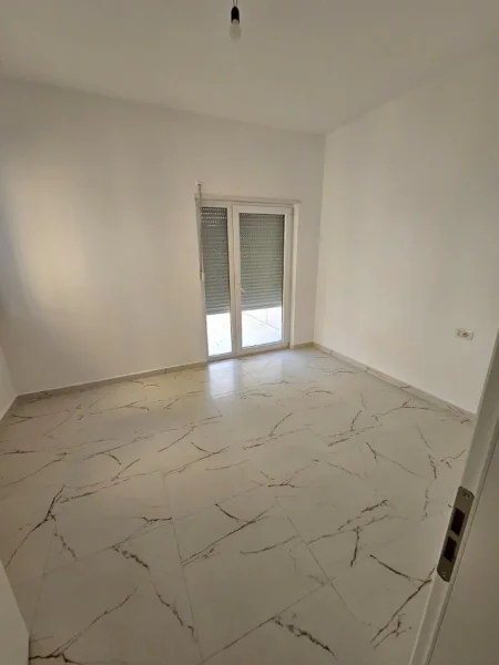 Tirane, jepet me qera zyre Kati 3, 92 m² 850 € 