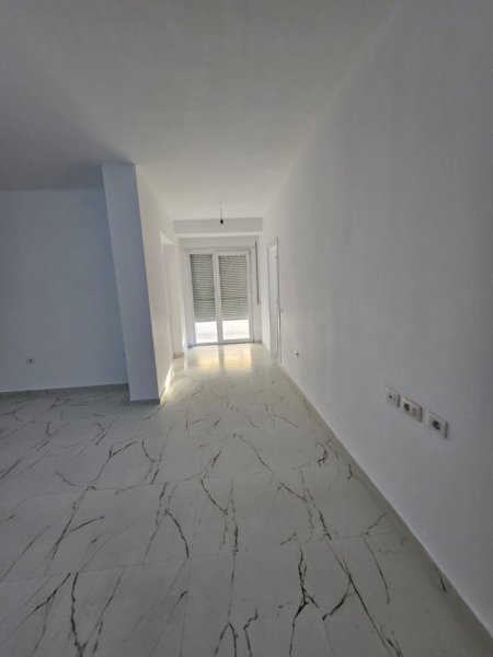 Tirane, jepet me qera zyre , 92 m² 850 € 