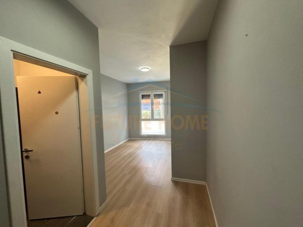 Tirane, jepet me qera zyre Kati 1, 27 m² 500 € (Myslym Shyri, Tiranë)