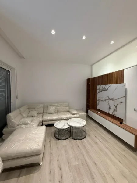 Tirane, jepet me qera apartament 2+1 Kati 0, 600 € (kodra e diellit)
