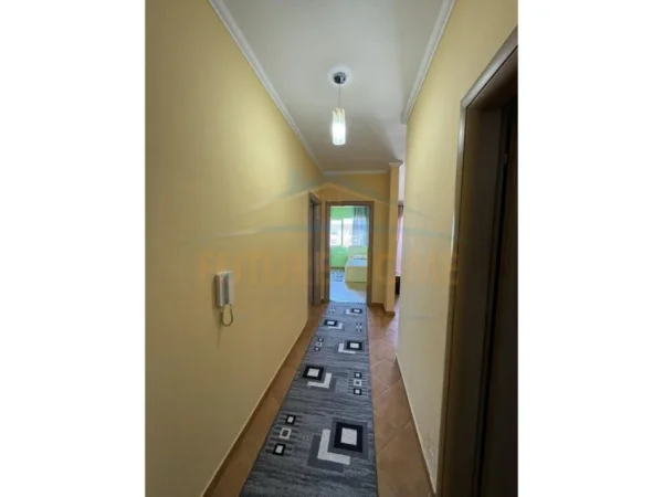 Tirane, jepet me qera apartament 2+1+Ballkon Kati 6, 105 m² 420 € (Unaza e Re)