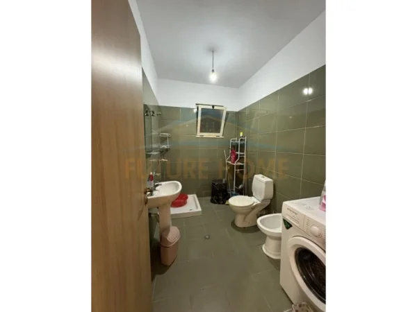 Tirane, jepet me qera apartament 2+1+Ballkon Kati 6, 105 m² 420 € (Unaza e Re)
