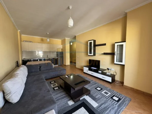 Tirane, jepet me qera apartament 2+1+Ballkon Kati 6, 105 m² 420 € (Unaza e Re)