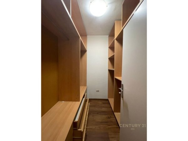 Tirane, jepet me qera apartament 2+1 Kati 7, 96 m² 1.300 € (Blloku)