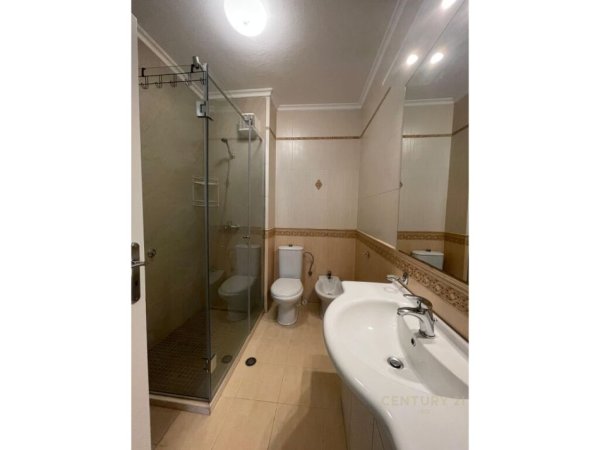 Tirane, jepet me qera apartament 2+1 Kati 7, 96 m² 1.300 € (Blloku)
