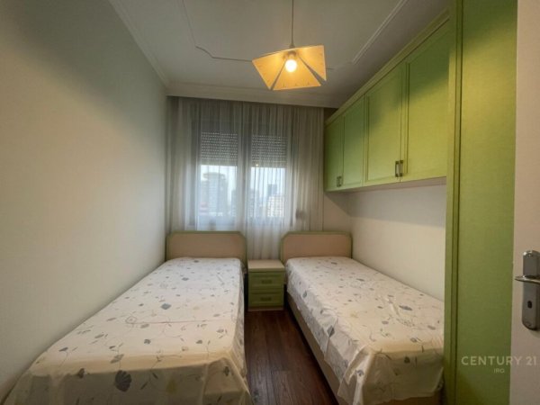Tirane, jepet me qera apartament 2+1 Kati 7, 96 m² 1.300 € (Blloku)