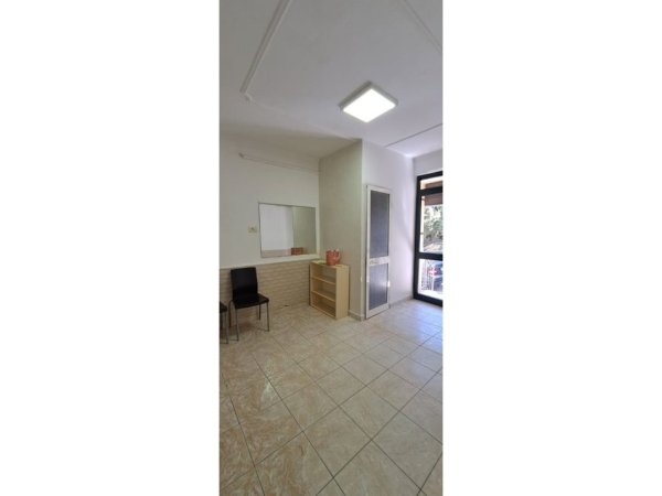 Tirane, jepet me qera ambjent biznesi Kati 0, 17 m² 300 € (Mine Peza, Tirane)