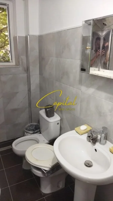 Tirane, jepet me qera apartament 2+1 Kati 2, 60 m² 600 € (BULEVARDI BAJRAM CURRI)