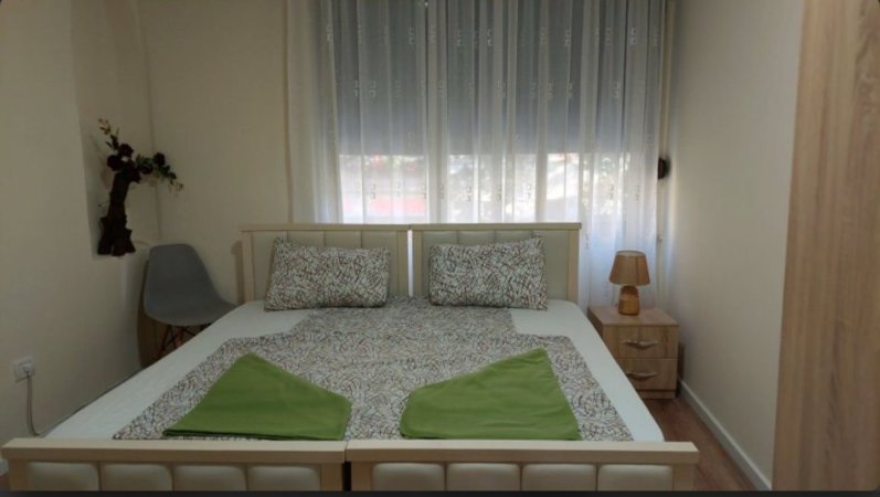 Tirane, jepet me qera apartament 1+1+Ballkon Kati 1, 65 m² 600 € (Myslym shyri)