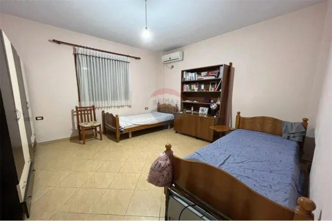 Tirane, jepet me qera Vile 3+1 Kati 2, 160 m² 500 € (kamez)