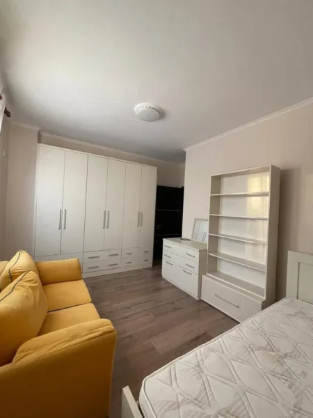 Tirane, jepet me qera apartament 2+1 Kati 2, 96 m² 450 € 