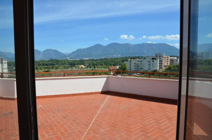 Tirane, jepet me qera apartament 4+1 Kati 5, 1.200 € 