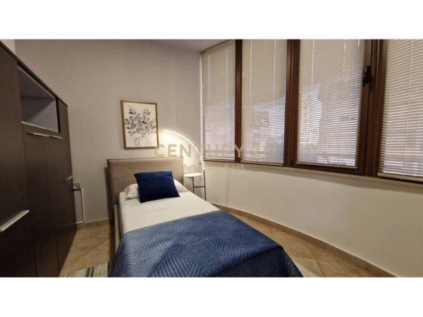 Tirane, jepet me qera apartament 2+1 Kati 4, 80 m² 750 € (Pranë Café Europa)