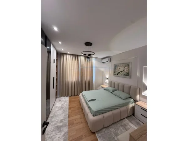 Tirane, shitet apartament 2+1 Kati 1, 90 m² 240.000 € 