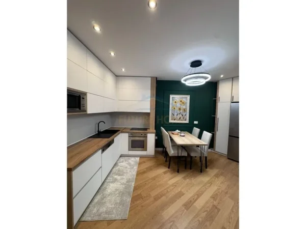 Tirane, shitet apartament 2+1 Kati 1, 90 m² 240.000 € 