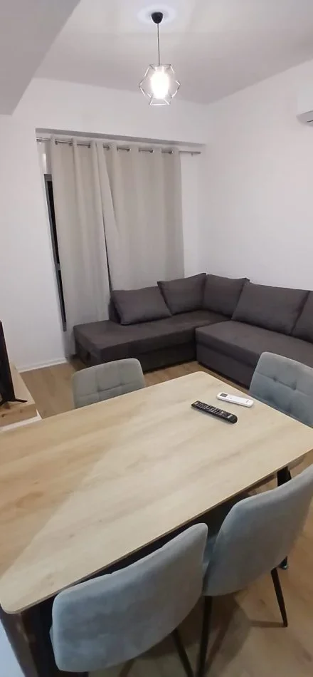 Tirane, jepet me qera apartament 1+1 Kati 2, 55 m² 400 €