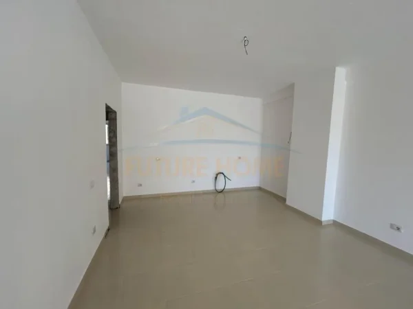 Durres, shitet apartament 2+1+Aneks+Ballkon Kati 1, 144 m² 148.500 € (Ish URT)