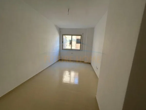 Durres, shitet apartament 2+1+Aneks+Ballkon Kati 1, 144 m² 148.500 € (Ish URT)