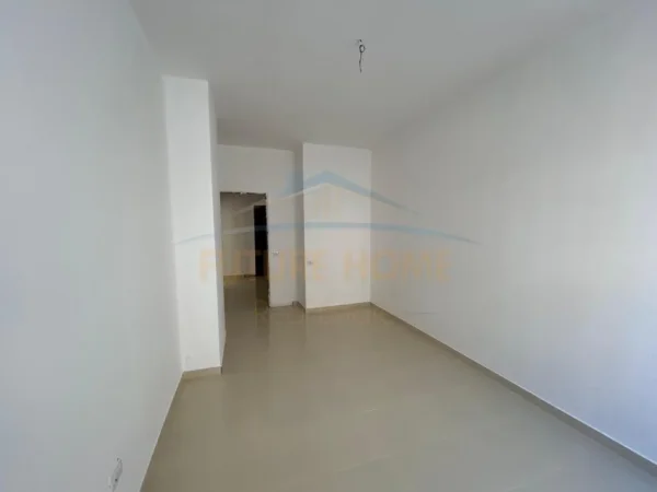 Durres, shitet apartament 2+1+Aneks+Ballkon Kati 1, 144 m² 148.500 € (Ish URT)