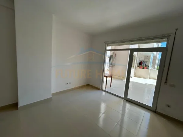 Durres, shitet apartament 2+1+Aneks+Ballkon Kati 1, 144 m² 148.500 € (Ish URT)
